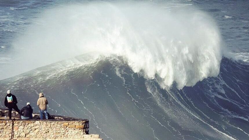 NAZARÉ GOES XL – Der erste Big Swell der Season 2023/24 NAZARÉ GOES XL – Der erste Big Swell der Season 2023/24
