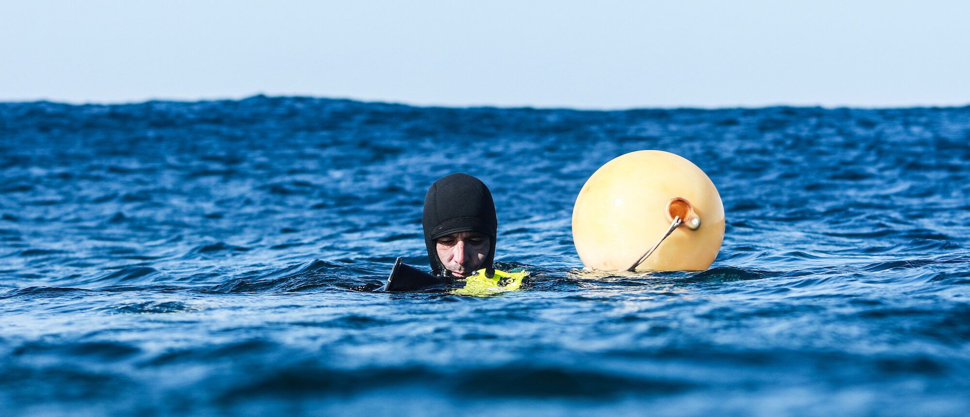 Swell-Jäger und Surf-Fotograf Manu Miguelez im Interview