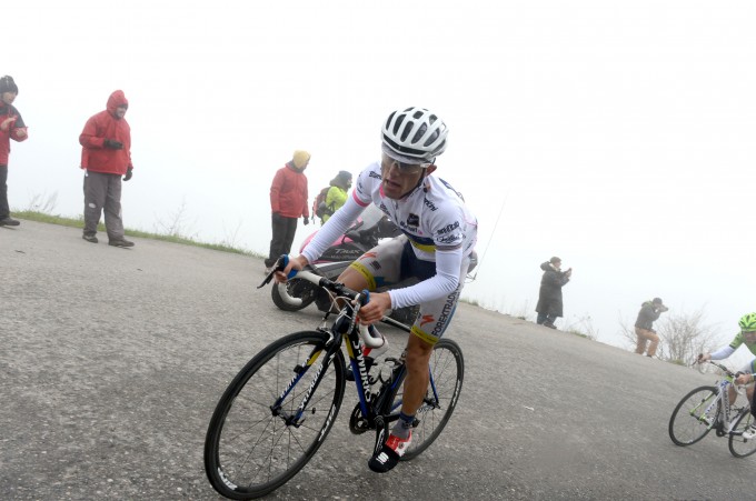 Kraft, stehende Position auf dem Rad