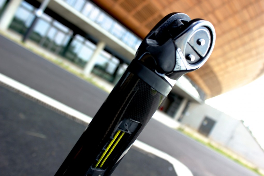 Die E-Post 2 Sattelstütze verbindet alle Vorteile des Vorgängers mit neuen Features. Vibrationsdämpfung, aerodynamischer und 29% leichter. Sie wiegt nur noch 139g.