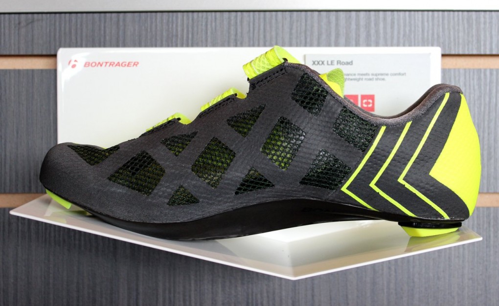 Der Schuh ist innen grau und in den Größen 40-47 erhältlich.