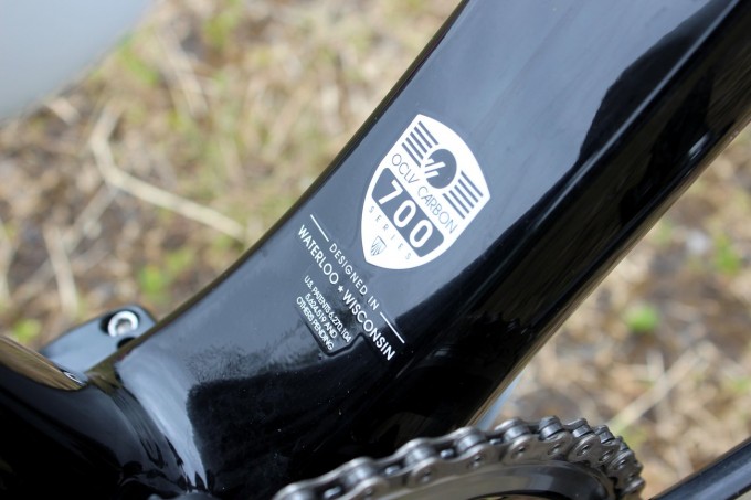 Die Madone-Serie von Trek ist reichhaltig und startet mit preisgünstigen Alu-Modellen. Das Flaggschiff ist aber die 7er-Serie aus 700er Carbon. Mit einem Rahmengewicht (M) von 725g ist das Topmodell einer der leichtesten Rahmen auf der Tour und wurde im letzten Jahr noch einmal neu bearbeitet um auf dieses Gewicht zu kommen.