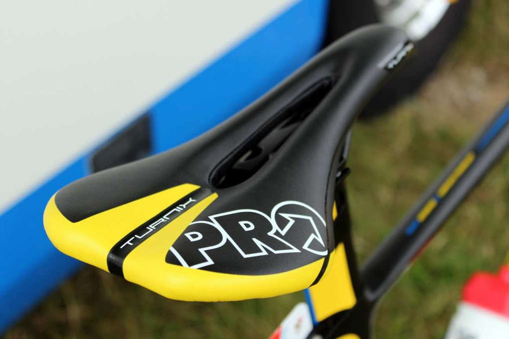 Sattel, Kittel, gelb