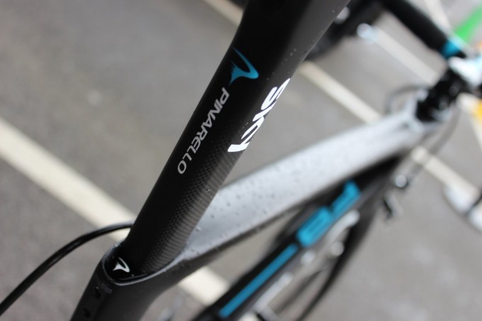 Die Flatback-Profile des Dogma F8 erstecken sich auch bis zur Sattelstütze mit einer gesonderten Klemmung. Das finale Design des F8 basiert auf mehr als 300 errechneten Computermodellen.