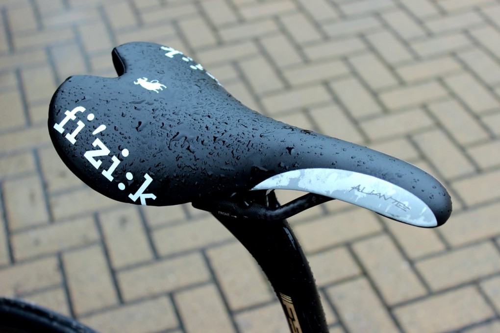 Peter Sagan sitzt auf einem Fizik Aliante und einer FSA-Carbon-Sattelstange. 