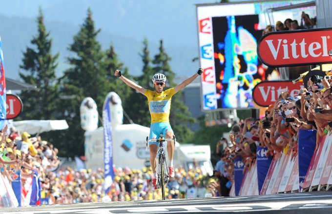 13. Etappe - Erneut ist es Vincenzo Nibali (Astana Pro Cycling) mit der größten Courage. Auf der Etappe zwischen Saint-Etienne und Chamrousse ist es der bärenstarke Italiener, der am 18km langen Schlussanstieg alles hinter sich lässt und den Grundstein seines Gesamtsiegs legt. (Foto: Sirotti)