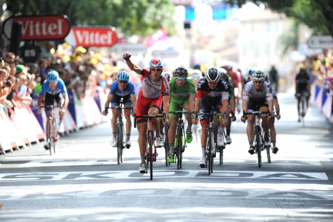 15. Etappe - Zweiter Tagessieg für den Norweger Alexander Kristoff (Katusha), der sich in Nimes erfolgreich gegen die starke Sprinterkonkurrenz durchsetzen kann. (Foto: Sirotti)