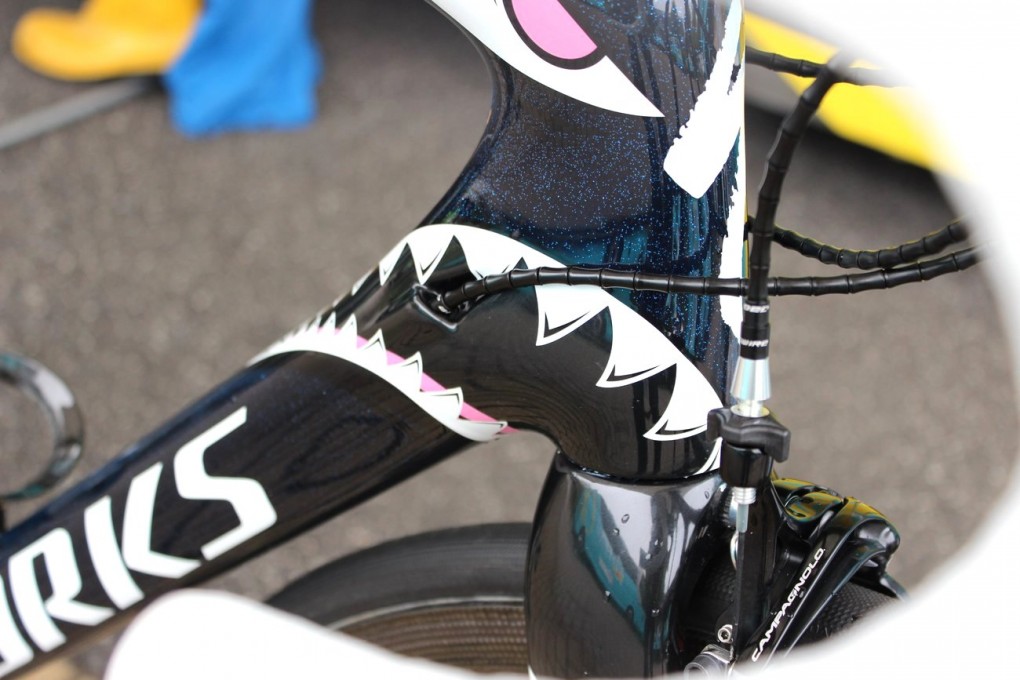 Der 29-jährige lies seinen Konkurrenten keine Chance und trug das Gelbe Trikot an fast allen Etappentagen. Das Design seines Bikes ist beeindruckend. 