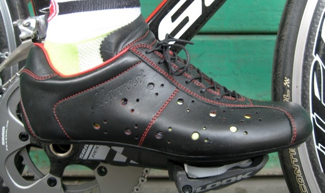 Der Schuh spielt eine wichtige Rolle als Verbindungsglied zwischen Rad und Fahrer.