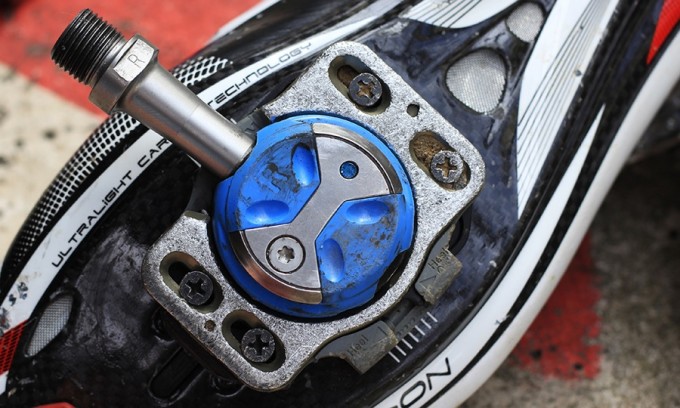 Cleats und Pedalmechanismen werden quasi getragen.