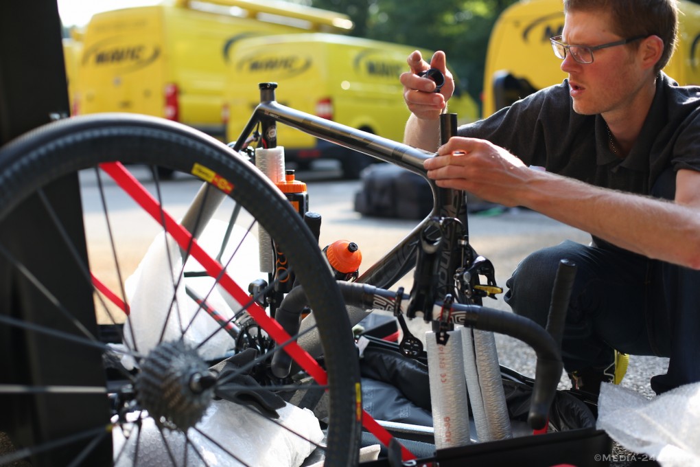 Wenn du so oft dein Bike auseinander nimmst und wieder zusammensetzt wei Cotty, bekommst du Übung darin.