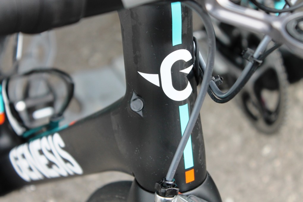 Der Rahmen wiegt etwas unter einen Kilo und kommt mit einem überdimensionierten BB86-Tretlager auf den Markt.