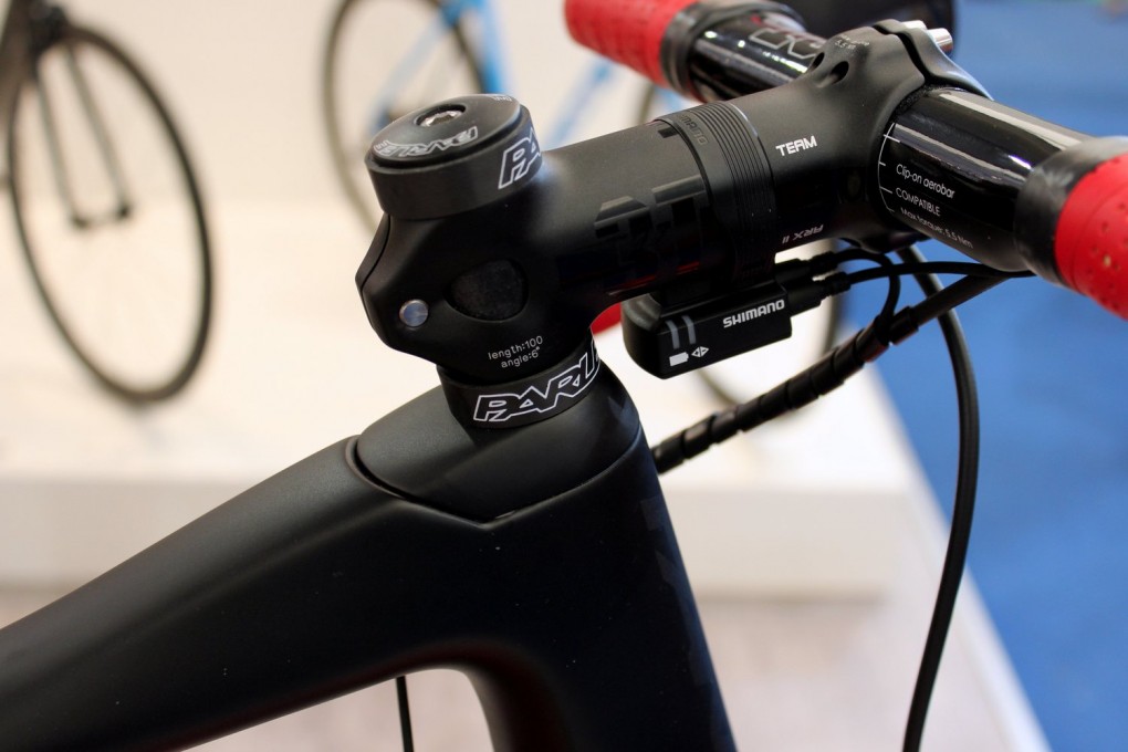 Das Altum nutzt auch den FlexFit Steuerkopf des ESX. Damit kann unter anderem die Lenker-Position sehr flexibel angepasst werden. 