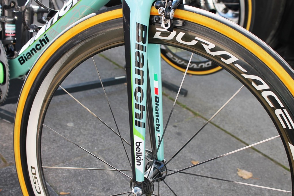 Der Rahmen des Bianchi Oltre XR2 wiegt nur 895g und die Gabel 355g. Damit ist es extrem leicht.