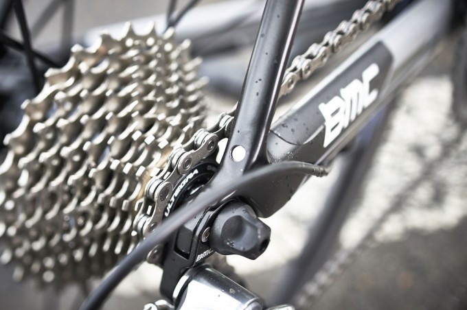 Ultegra-Kassette und Kette an einem Dura Ace-Rad. Bei solchen Preisen muss das nicht unbedingt sein.