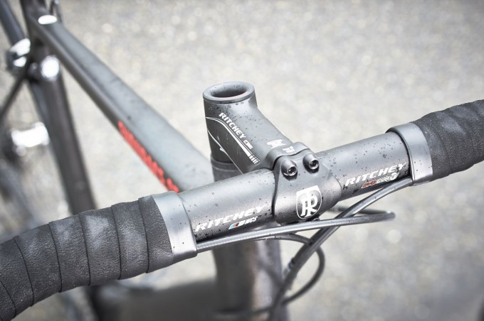 Ritchey WCS Vorbau und Lenker sind Komponenten der gehobenen Mittelklasse und bieten einen sehr hohen Standard zu fairen Preisen und sehr guten Gewichtswerten.