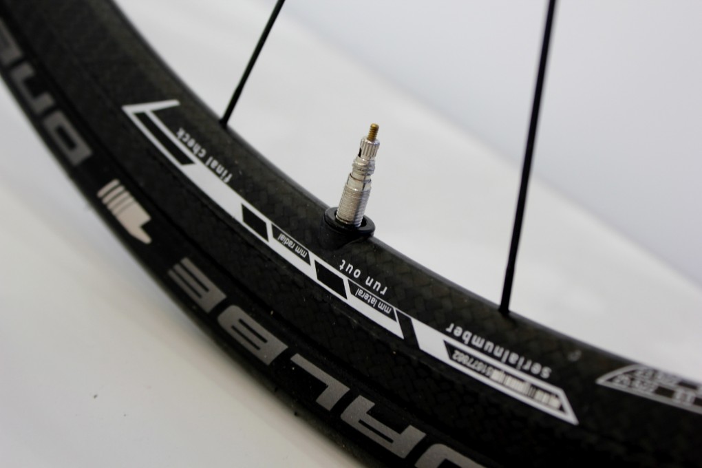 Der Carbon-Reifen von Tune wurde wohl mehr aus Gewichtsgründen, als wegen der Aerodynamik gewählt.