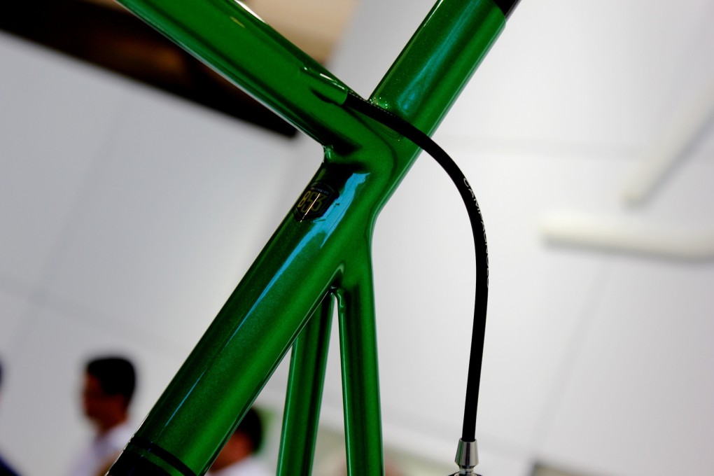 Es gibt nichts hässlicheres als eine Klemmschraube. Caterham hat beim Fairspear komplett darauf verzichtet.