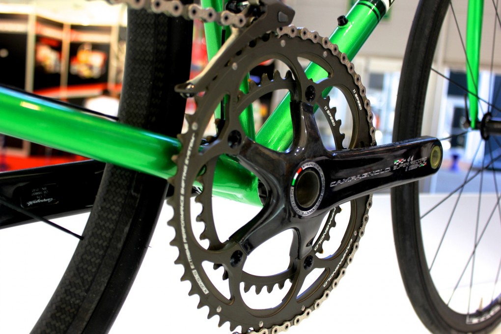 Campagnolos Super Record RS passt super zum Stahlrahmen des Caterham Fairspear.