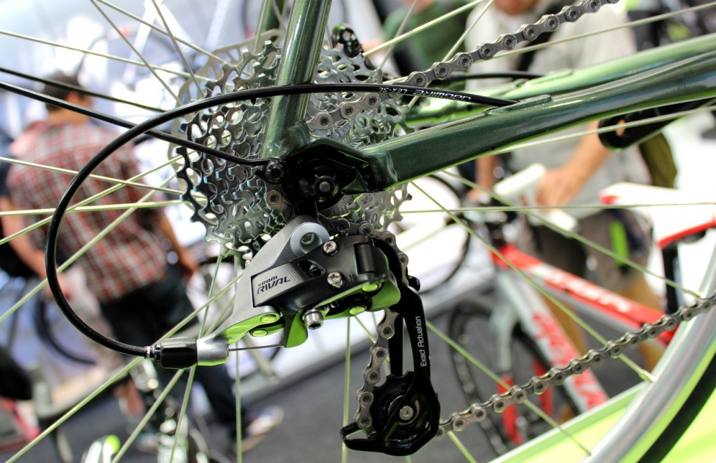 Der Alu-Renner ist mit Sram-Komponenten ausgestattet.