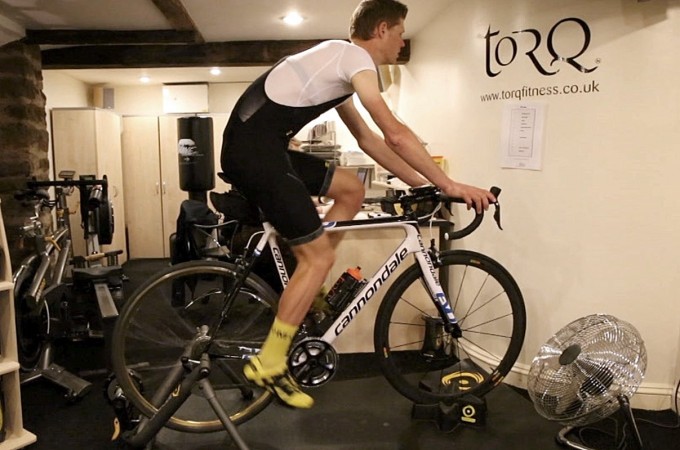 Indoor-Trainer helfen dir dabei auch im Winter an deiner Form zu arbeiten. (Foto: Deborah Malin)