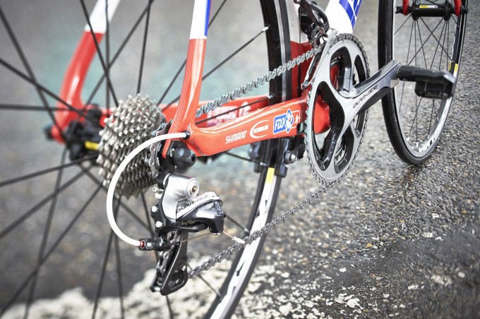 Antriebsseitig setzt Lapierre auf Vielfalt und mixt die Ultegra- und Dura Ace-Gruppen. Für den Preis geht das vollkommen in Ordnung.