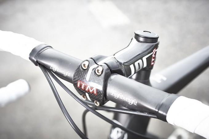 Vorbau von ITM - Lenker aus dem hauseigenen Regal.