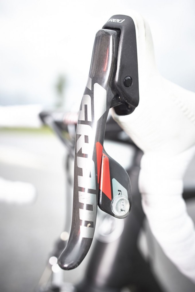 Individuelle Lösung - die kleinen Mini-Türstopper verkürzen den langen Schaltweg der Red.