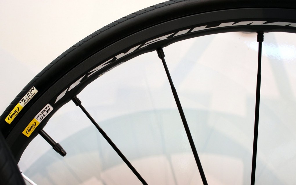 Das ebenfalls auf der Eurobike vorgestellte Laufradset Mavic Ksyrium SLE soll 1.935g inklusive der Yksion Pro-Räder wiegen. Das Laufradset selbst wiegt 1.395g.