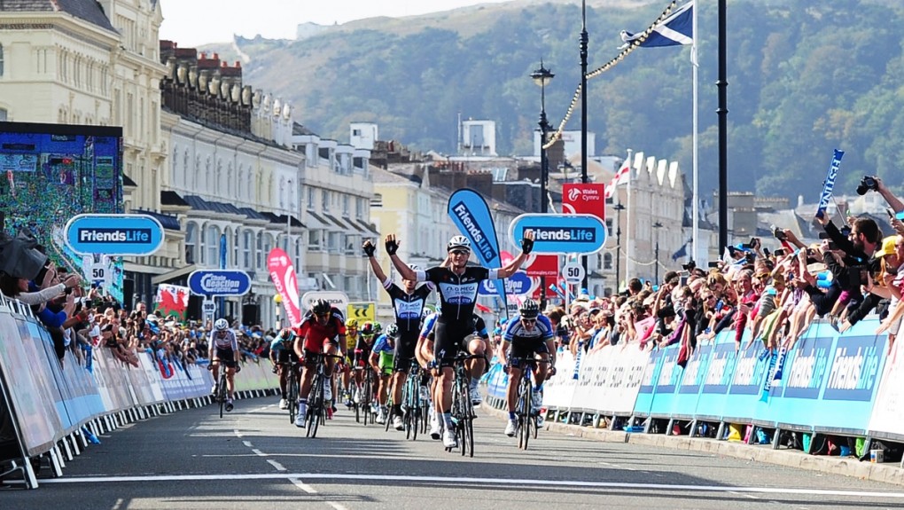Renshaw und Kwiatkowski beim Sieg. (Foto: Sirotti)