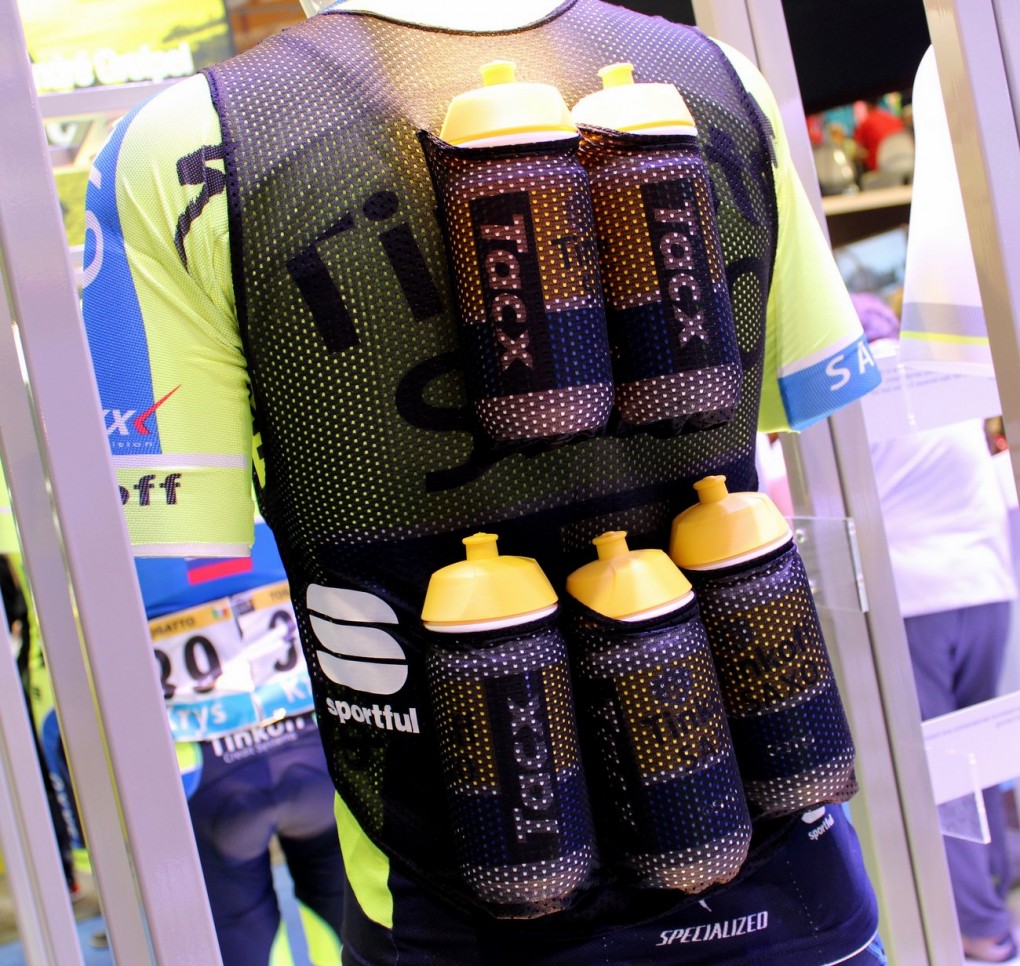 Die sogenannte "bottle vest" wird zwar nicht zu kaufen sein, ein Hingucker ist sie aber immer wieder.