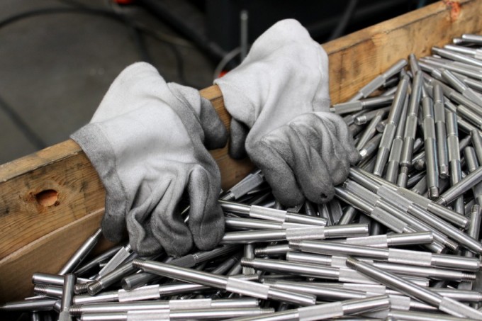 Je nach Produkt wird für die Herstellung eine unterschiedliche Anzahl an Gussformen benötigt. Für einen Bushido-Trainer braucht man beispielsweise 50 Stück.