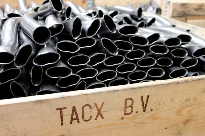 Der Philosophie alles im eigenen Hause zu fertigen folgend, bezieht das Unternehmen sogar den für die Produktion von Heimtrainern benötigten Stahl von anderen niederländischen Unternehmen.