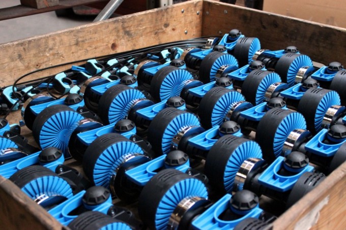 Gut in einer Kiste verstaut, sind diese Schwungräder fertig und können verschickt werden.