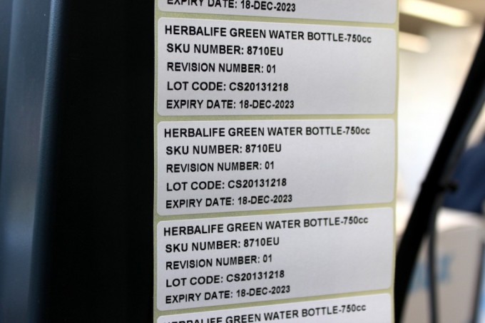 Jede der hier hergestellten Flaschen hat ein Verfallsdatum. Tacx sponsert sieben World Tour Teams und versorgt sie mit Trinkflaschen und Trainingsgeräten.