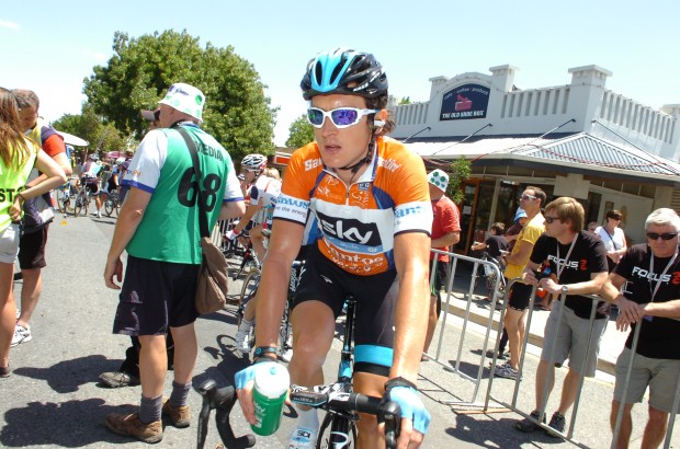 Achte auf ständige Flüssigkeitszufuhr und auf eine geschickte Ernährungsstrategie.