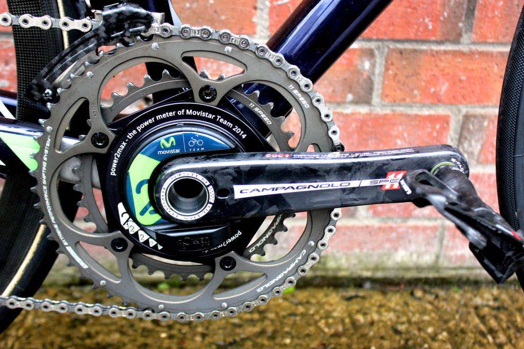 Der Kolumbianer nutzt den Power2max Powermeter und das Campagnolo Super Record 11 Kettenset.