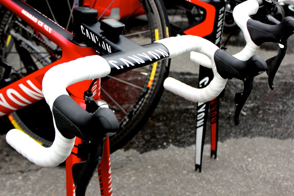 Die Aero-Einflüsse sind auch am Lenker gut zu erkennen. Dank dem elongierten Profil soll der Wind kaum angrifffläche haben.