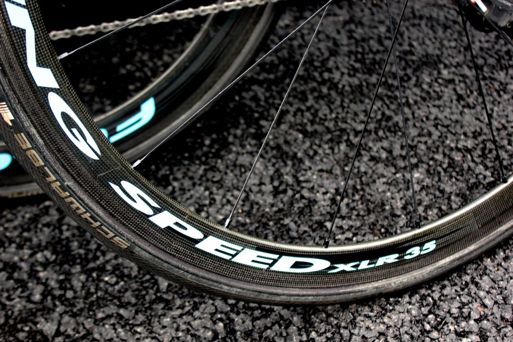 Die Laufräder kommen von Campagnolo und die Reifen von Schwalbe.