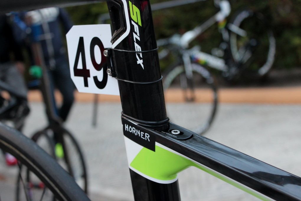 Am Merida Reacto Evo finden wir eine integrierte Sattelklemme. Alles für die Aerodynamik.