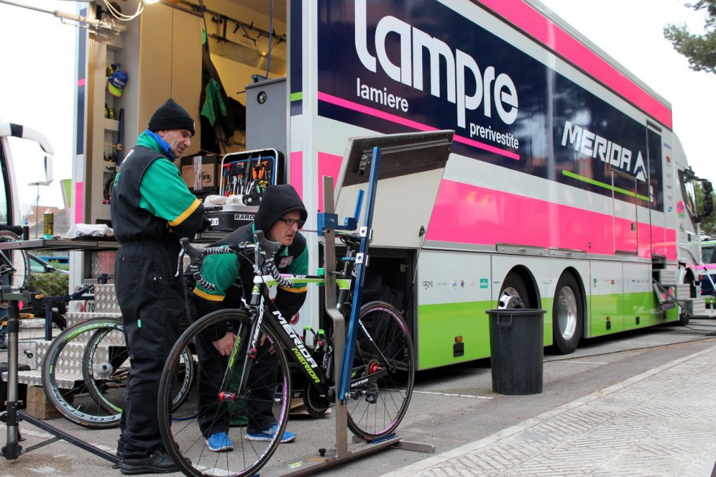 Horners Sitzposition wird angepasst.