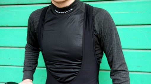 Der Nothwave Karbon Tex Base Layer schützt dich durch seine windundurchlässige Front auch unter kältesten winterlichen Bedingungen.