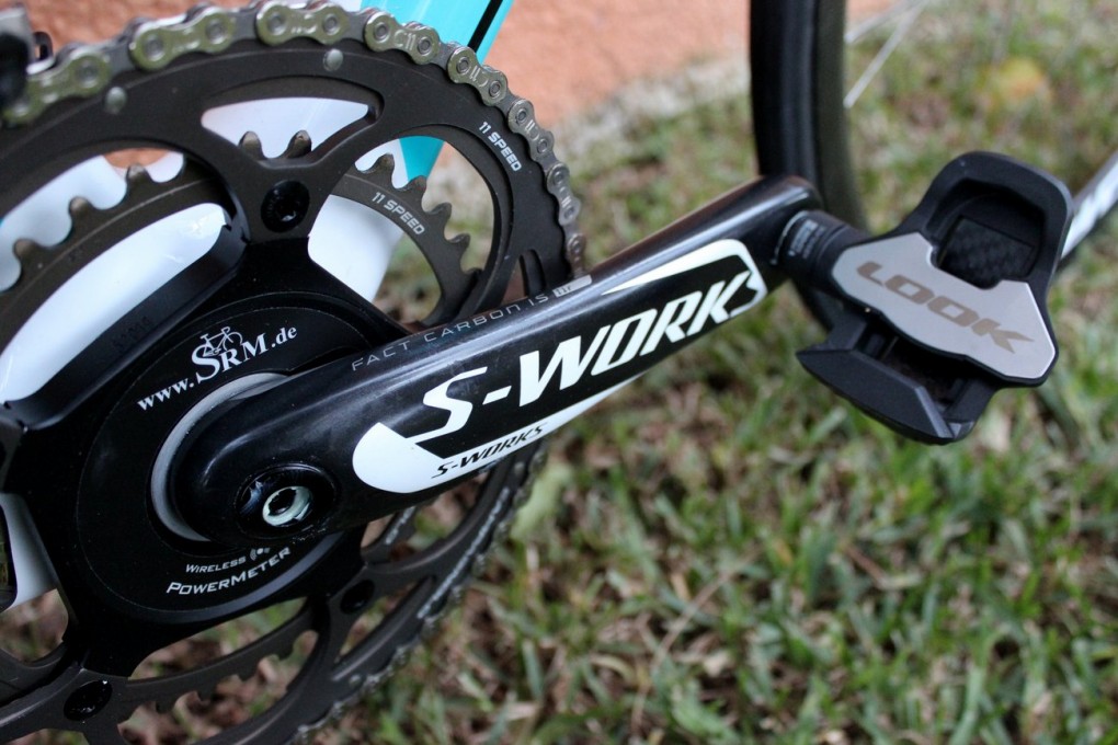 Fuglsang baut auf Look Keo 2-Pedale und eine S-Works Carbon-Kurbel von Specialized. Der Powermeter kommt, wie so oft, von SRM.