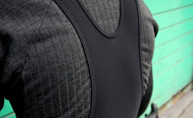 Viele Winterhosen haben im Bereich des Rückens Netzstoffe um eine bessere Atmungsaktivität zu ermöglichen.