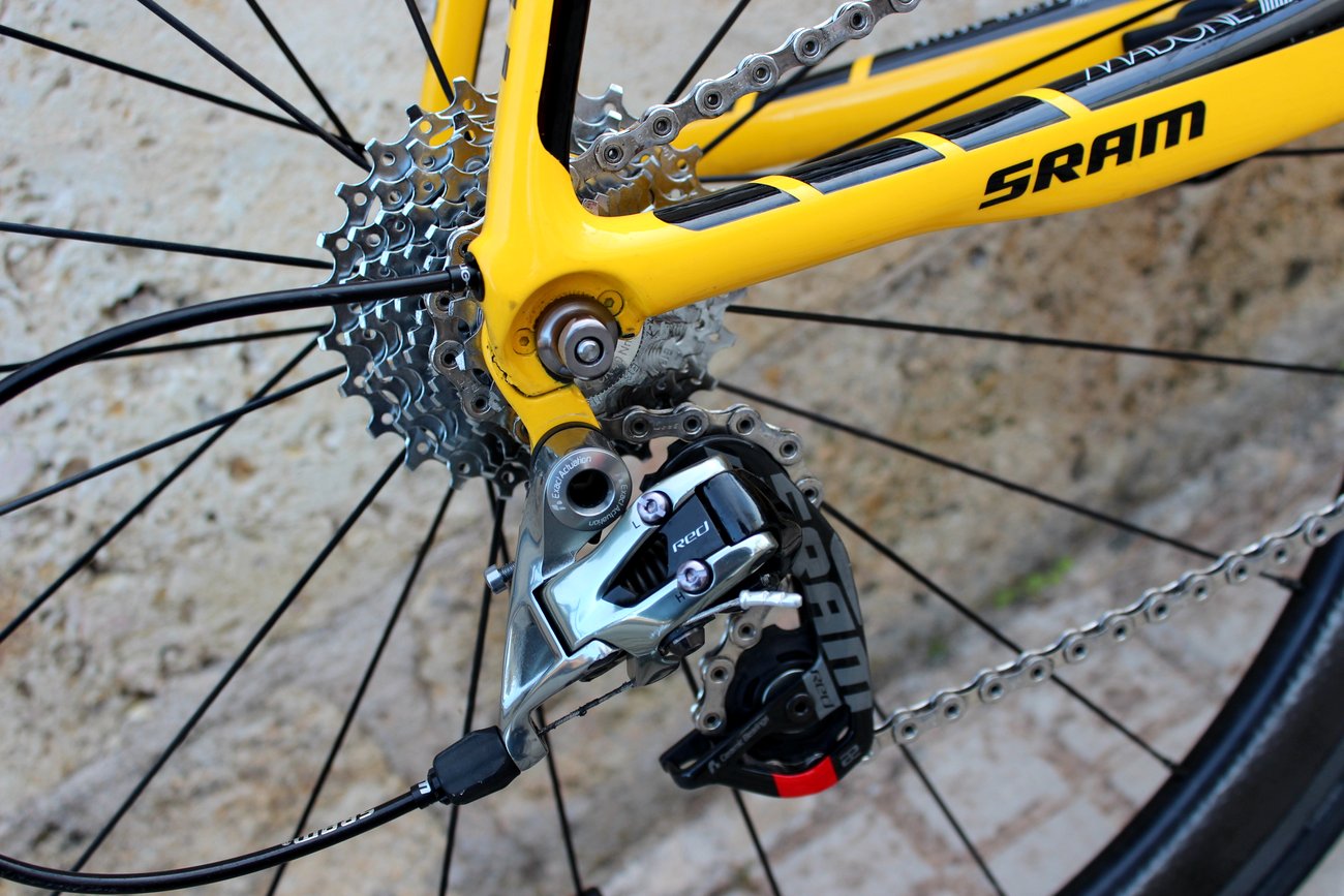 Am Rad finden wir eine Sram Red 22-Gruppe.