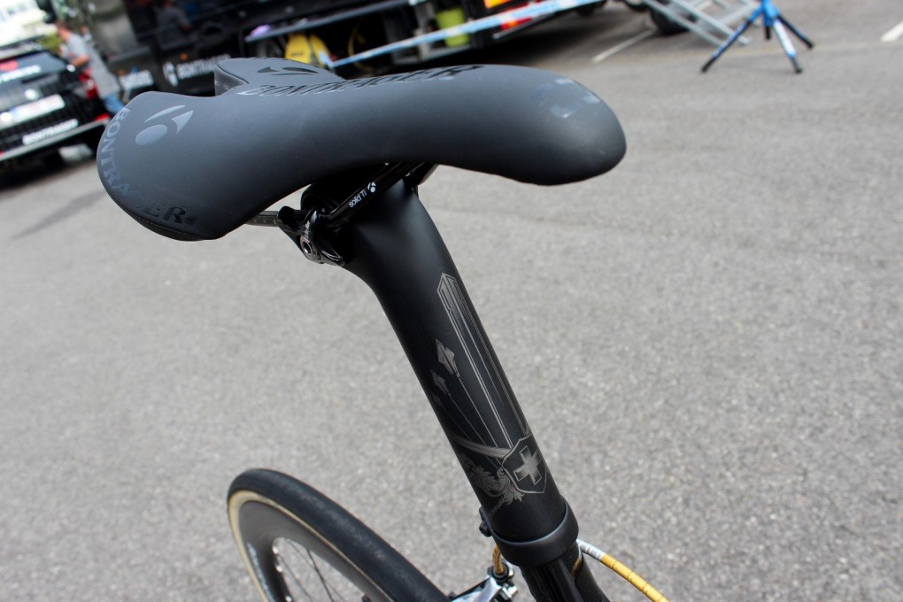 Das Spartacus Thema findet man natürlich auch an der Sattelstange. Der Sattel kommt von Bontrager und ist das Modell Issue. Der Sattel hat Titan-Rails und eine Carbon-Basis.