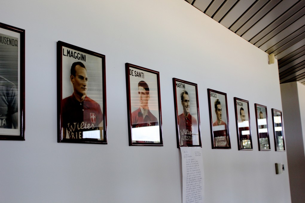 Die sogenannte "Wand der Champions" im Ausstellungsbereich von Wilier.