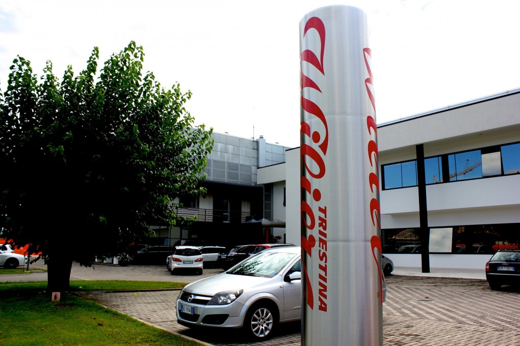 Vor den Toren der Wilier Werkshalle.