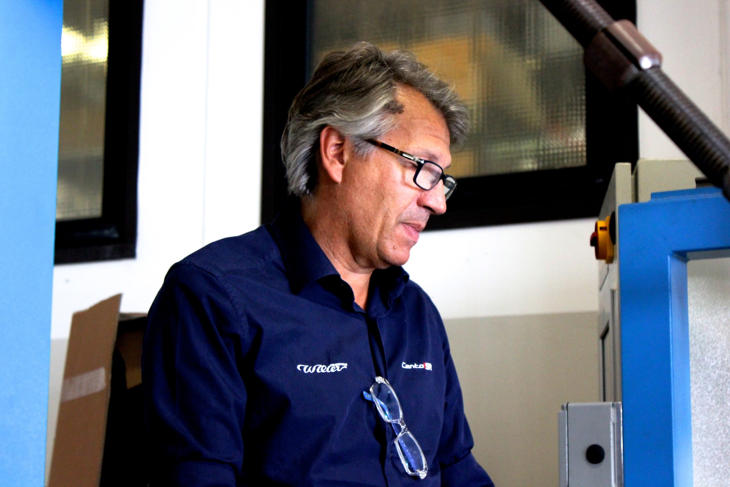 Der internationale Sales Manager Claudio Salomoni sagt, dass Wiliers Verlangen immer etwas Neues zu schaffen ihn jeden Morgen mit einem Lächeln zur Arbeit zieht.