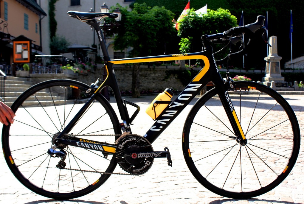 Das spezielle Canyon Aeroad CF ist mit speziellen Decals dekoriert um den Bezug zu Mavic herzustellen.